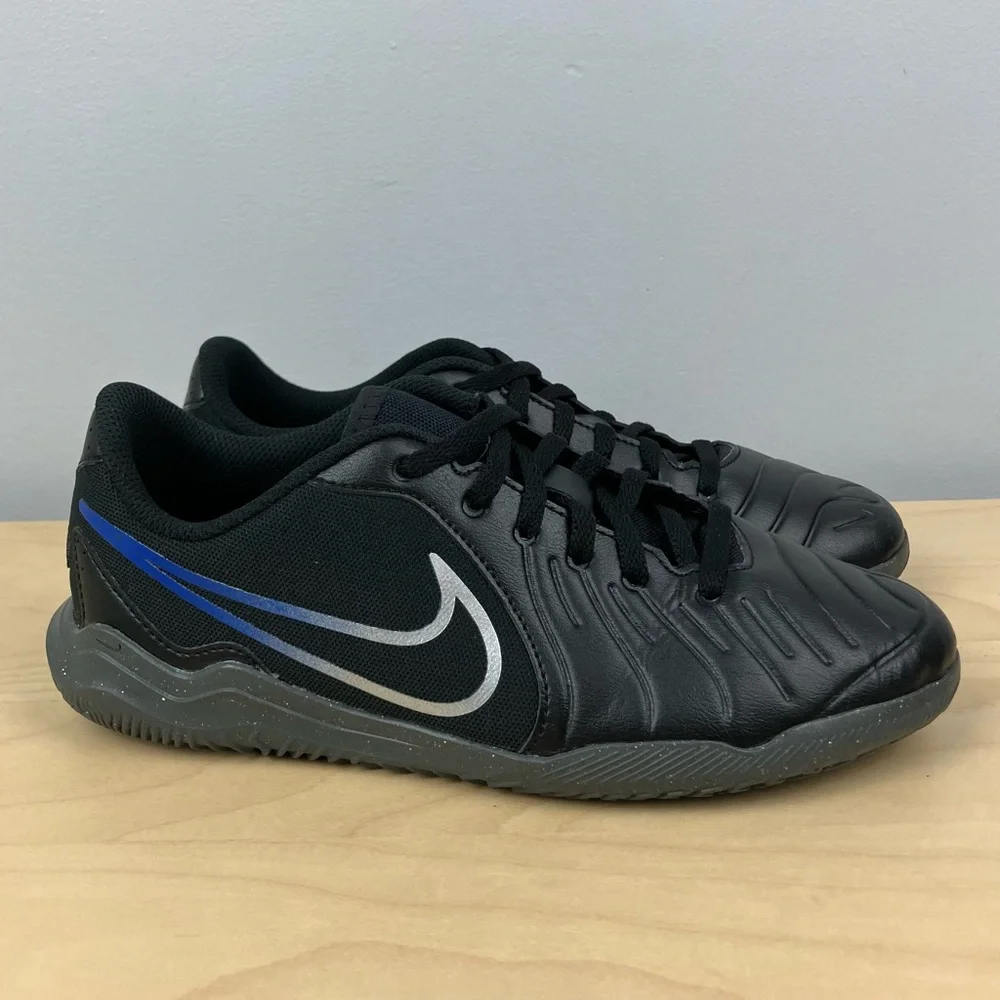 Nike Kids Size 5Y Jr. Tiempo Legend 10 Club Indoor Soccer Shoes Black